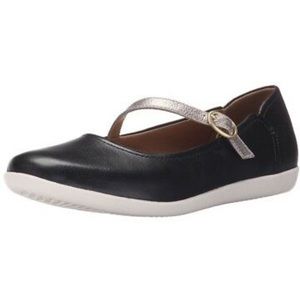 Nearly New Clarks Helina Amo